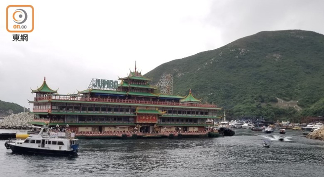 珍寶海鮮舫上周二啟航離開香港。（圖/翻攝自 香港東網 網站）
