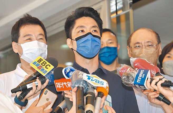 國民黨台北市長參選人蔣萬安（中）。（資料照片/劉宗龍攝）