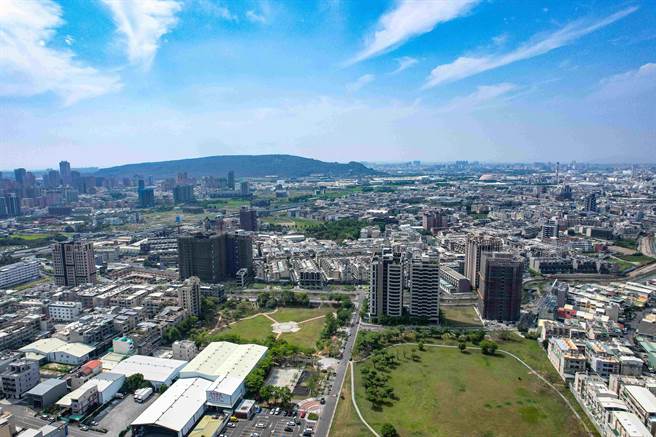 高市地政局办理今年第2季开发区土地标售，计有 22标封参与投标，共标出8标10笔土地，合计标售金额23亿2282万余元，标脱率100％，图为仁武84期重划区。（高市地政局提供／袁庭尧高雄传真）