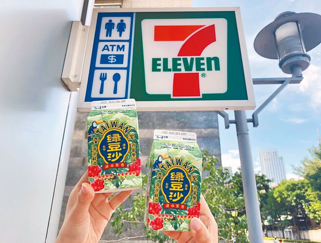 看准老店话题声量，7-11携手台中茶摊「清水茶香」推绿豆沙，以毛绿豆制成呈现绵密口感。（7-11提供）