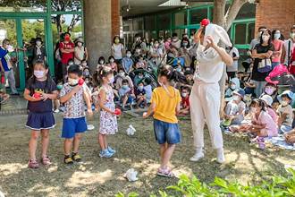 竹縣親子小戲節「玩具共和國」 夏日午後開心看表演