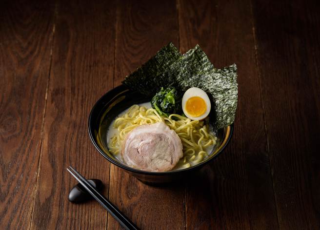 「捷利国际餐饮」旗下各品牌高雄分店推出金曲奖系列优惠活动。图为「元町家横滨家」系拉麵。（柯宗纬翻摄）