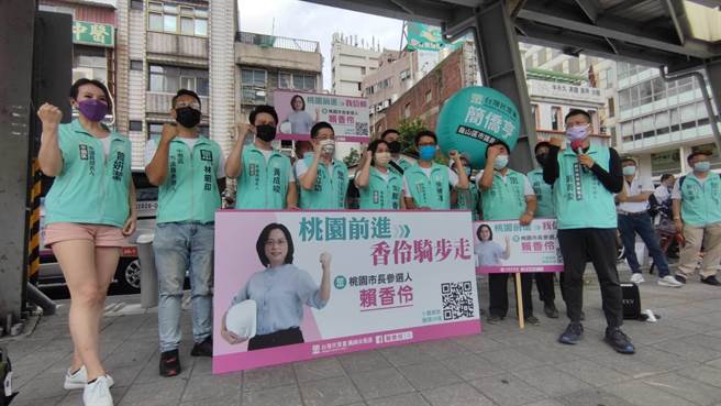 民眾党桃园市长参选人赖香伶今天展开「桃园前进 香伶骑步走」行动，并宣布5大竞选主轴。（赖佑维摄）