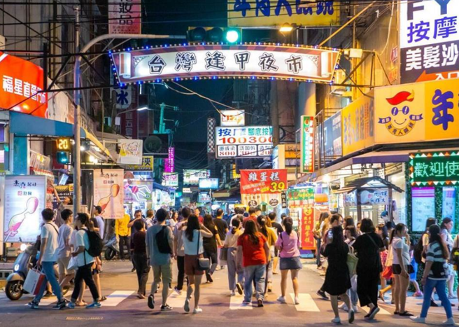 民眾未打滿3劑疫苗也可參加國旅行程，醫師直言「看不懂」。（台中市政府提供）