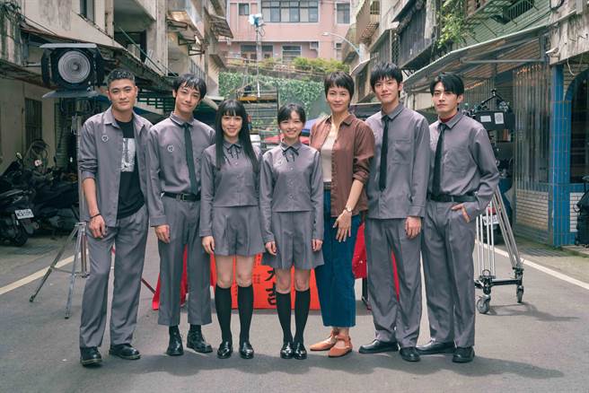 《聪明镇》主演群出席开镜仪式。（奇蹟映画所提供）