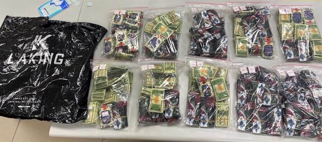 警方在大同區建成公園查獲金姓嫌犯持有1002包毒咖啡包。（翻攝畫面）