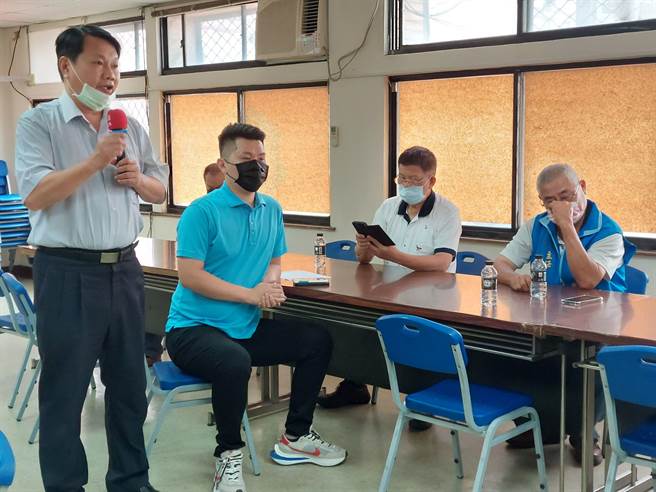 吴宜昌（左起）、吴柏勋、丁振嘉等人亲自出席，但对民调过程表达质疑，未等民调数据公布即离席。（谢琼云摄）