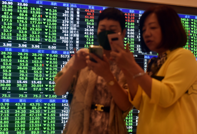 开发金的股东会纪念品获得不少好评，但近期股价却走跌。（示意图／报系资料照）