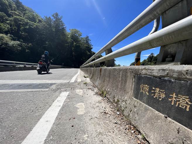 座落台20线157公里南横公路东端一处弯道的怀瀞桥，诉说着筑路英雄默默付出的故事。（蔡旻妤摄）