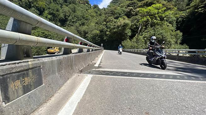 座落台20线157公里南横公路东端一处弯道的怀瀞桥，诉说着筑路英雄默默付出的故事。（蔡旻妤摄）
