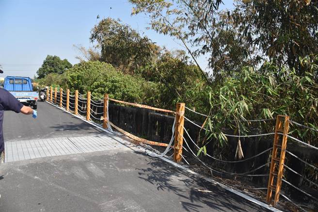 嘉南大圳自行车道官田段、柳营段的栏杆围篱，3月中起陆续被发现多处栏杆铁柱被窃。(读者提供／刘秀芬台南传真)