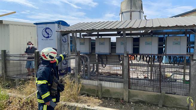 消防人員到場時，太陽能變流設備已無火花、冒煙情況。（讀者提供∕呂妍庭嘉義傳真）