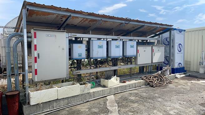 消防人員到場時，太陽能變流設備已無火花、冒煙情況。（讀者提供∕呂妍庭嘉義傳真）