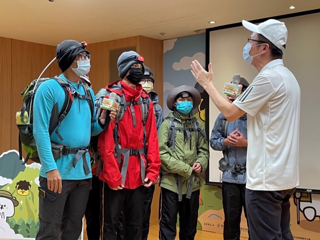 新北市教育局长参与登山安全行动剧「做伙来爬山」演出。(照片/新北市教育局提供)
