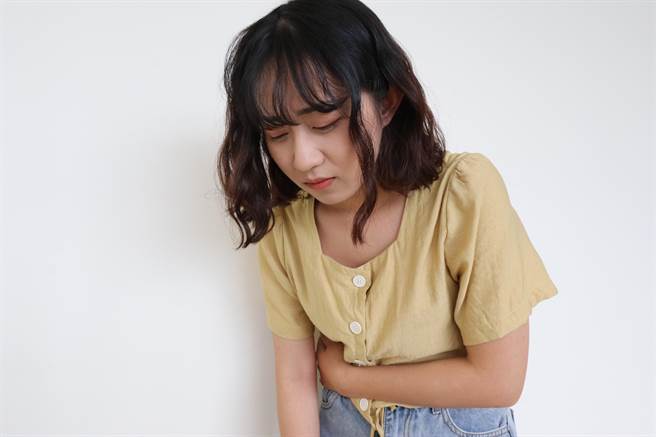 子宫内膜癌肉瘤常见的症状是子宫异常出血、月经周期不规则 。（图为情境照，非当事人）（亚大医院提供／冯惠宜台中传真）