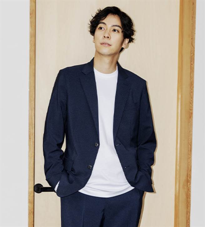 GU男装可机洗西装外套，特价990元。（GU提供）