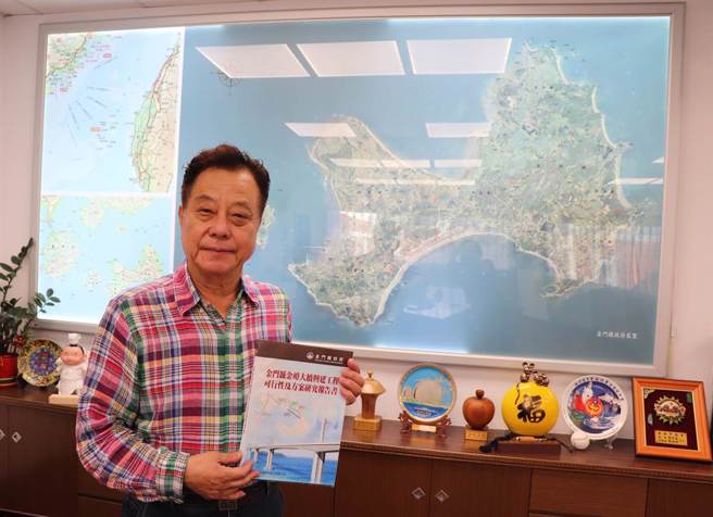 金門縣議長洪允典表態支持興建金廈大橋，強調有助於「金廈生活圈」的形成，可以創造金門穩定「兩岸和平」的特殊價值，也是金門走向世界的最佳途徑。（金門縣議會提供）
