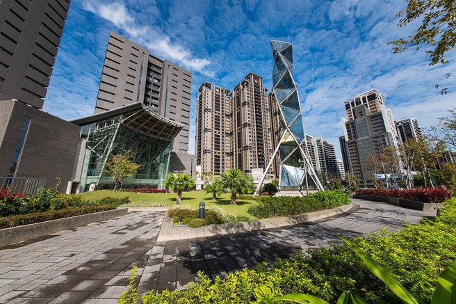 新庄现拥有丰富行政圈，很有北市忠孝东路带给人的生活共感，到公家机关办事十分方便。(图／业者提供)