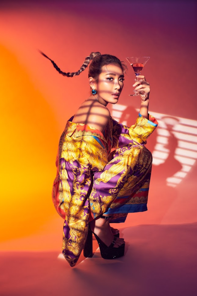 小祯瘦身有成，秀出苗条的体态。（图／《女人我最大》官网提供）