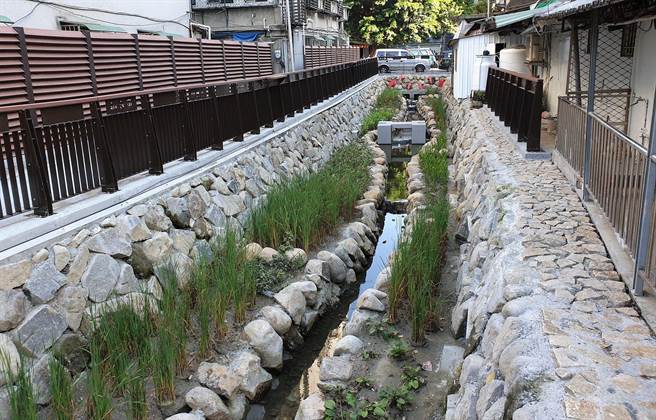 東大排經過20年整頓，從「臭水溝」搖身一變成居民及遊客打卡景點。（北市衛工處提供／張芷瑜台北傳真）