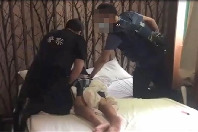 竹縣檢警自辦掃黑專案，專案人員逮捕天道盟犯罪份子。（新竹縣警局提供／羅浚濱新竹傳真）