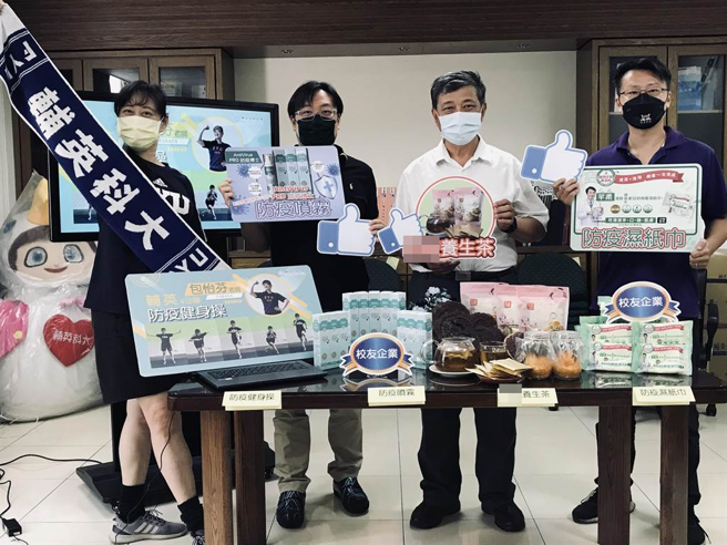 輔英科大健康事業管理系包怡芬老師、校友羅啟鳴、校友黃建榮負責人、保健營養系王志傑老師。（輔英科大提供／高雄洪靖宜傳真）