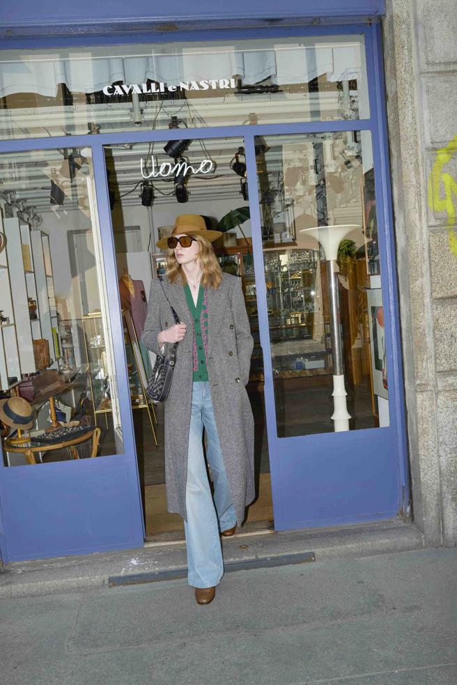 从本系列阔腿牛仔裤、针织单品等都能看出该系列融入70年代流行元素、波西米亚文化等。（Gucci提供）