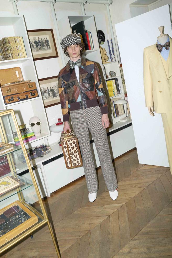 Gucci HA HA HA系列，在细节部分如钮扣、格纹等设计等，致敬Harry Styles、Alessandro Michele都喜爱的70年代。（摘自Gucci IG）