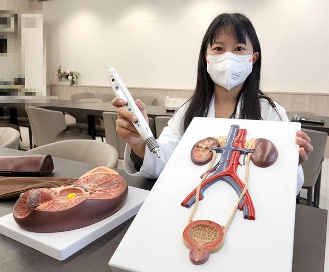 奇美医学中心中医部主治医师陈晓瑱呼吁民眾勿忽略泡泡尿和茶色尿，定期健检追踪回诊，及时诊断治疗。(奇美医学中心提供／曹婷婷台南传真)