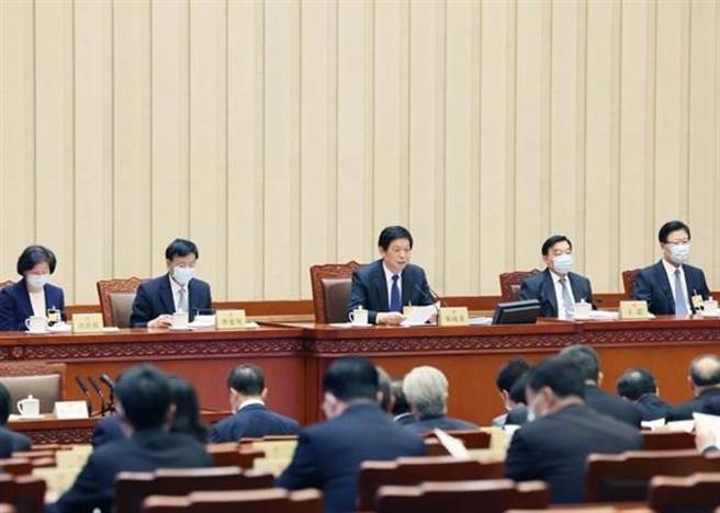 大陆全国人大常委会之前开会情况。（摘自香港东网）