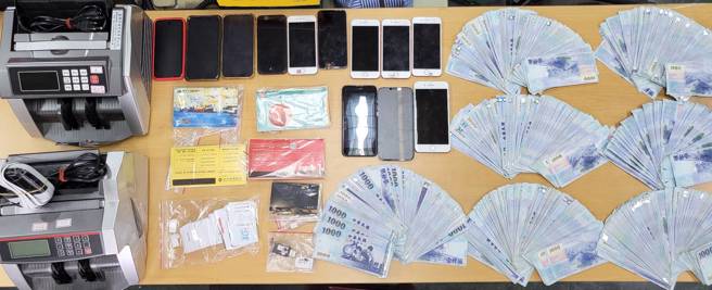 高雄市刑大长期埋伏、跟踪搜证掌握重要情资，一举破获诈骗集团水房据点，查缉王嫌等24人到案，并查扣上大批赃证物品。(戴志扬翻摄)