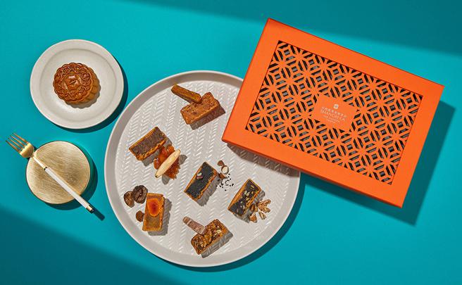 「经典．好日」礼盒口味多样，内含6颗广式月饼。（台南远东香格里拉提供）