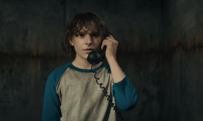 梅森塔姆斯遭绑架，靠一只电话活命。（UIP提供）