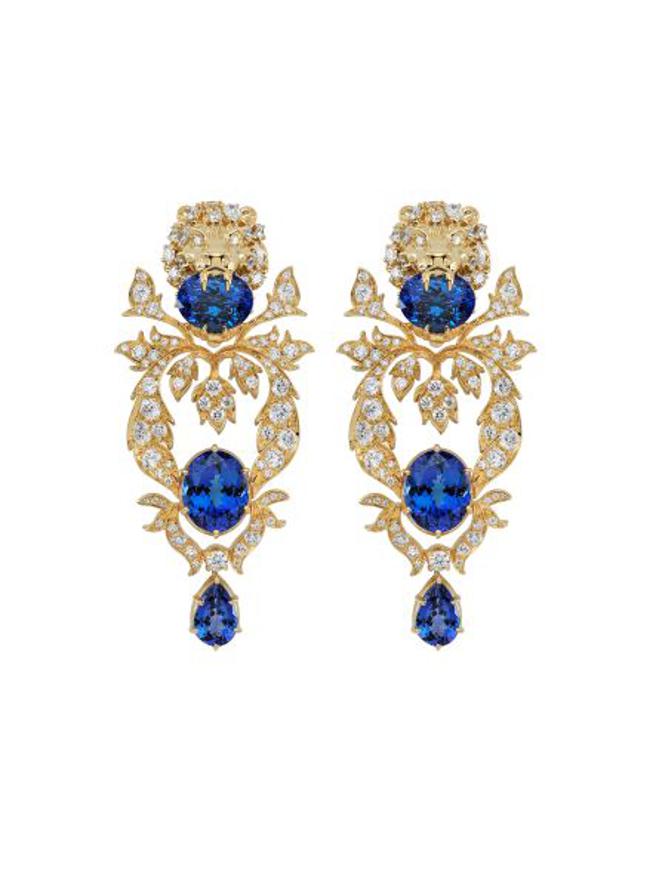 GUCCI黄金狮头耳环，镶嵌坦桑石和钻石，约495万元。（GUCCI提供）