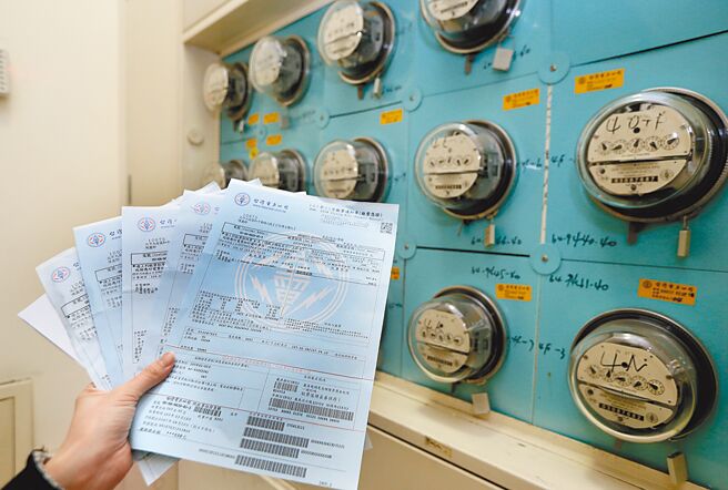台电今年发购燃料成本年增逾3千亿元，专家建议用电大户的工业用电，应较一般商店及民生用电承受较高的电价调涨费率，以达公平正义、节能减碳的目的。图／本报资料照片