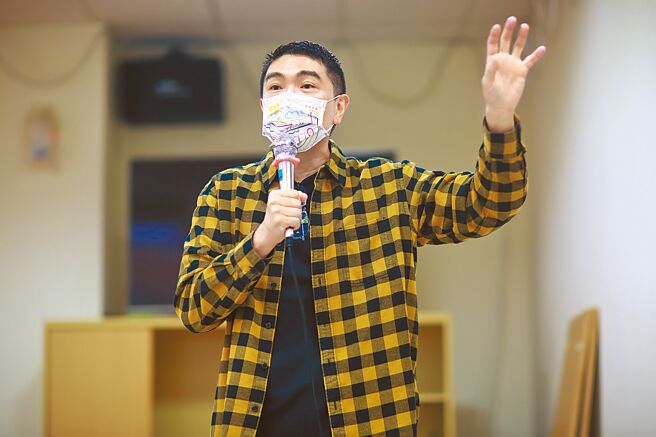 国民党基隆市长参选人谢国梁提出举办「市政公开辩论会」，提议找基隆在地电视台主办。（谢国梁提供／陈彩玲基隆传真）