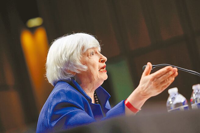 美國財政部長葉倫19日表示，川普時代沿用至今的部分對中關稅已經沒有戰略意義，拜登政府正考慮移除其中一部分，以減緩通貨膨脹。（新華社）