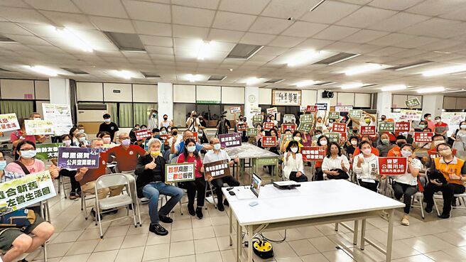 旧左营国中未来发展愿景座谈会第3场18日登场，在地商圈、文史协会及地方仕绅均针对大左营及旧左营国中校地愿景提出建议。都发局表示，将整合眾人意见，下年度提出旧左中为核心的生态廊带规画。（高市都发局提供／袁庭尧高雄传真）