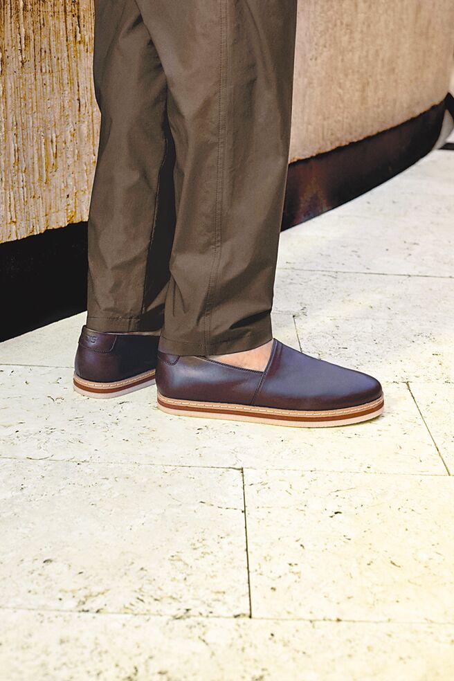Tod’s多色胶底便鞋充满自然风光。（Tod’s提供）