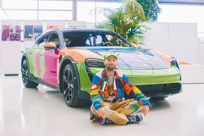 运动鞋设计师Sean Wotherspoon与保时捷联手设计他私人专属的Taycan 4 Cross Turismo。（台湾保时捷提供）