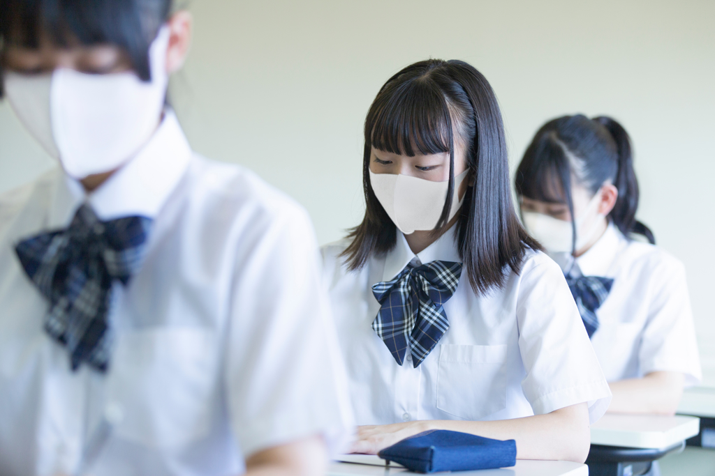 日本有59.2%高中生认为COVID-19「很可怕」，仅次于韩国位居第2。示意图／shutterstock(photo:ChinaTimes)