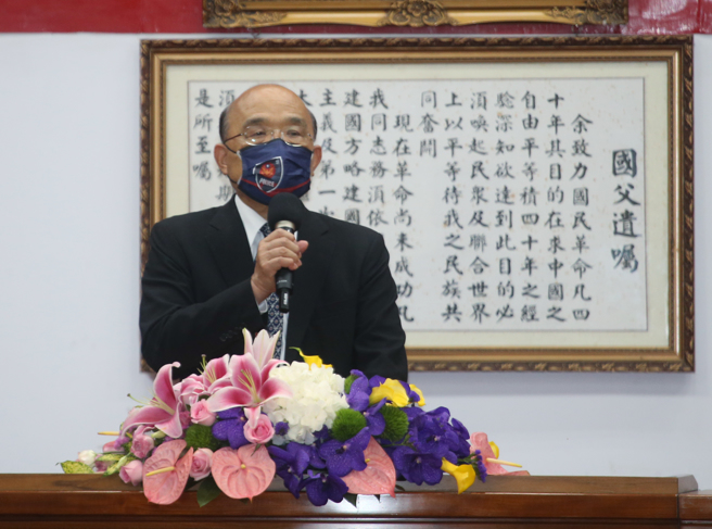 行政院长苏贞昌15日出席警政署警察节庆祝大会，致词中肯定陈家钦从警生涯。（陈君玮摄）