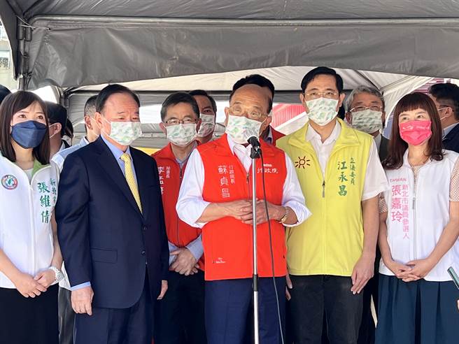 苏贞昌力挺食药署，强调若要申请紧急使用EUA，食药署都会依现行规定，确认其安全性、有效性，才会核准。（李奇叡摄）