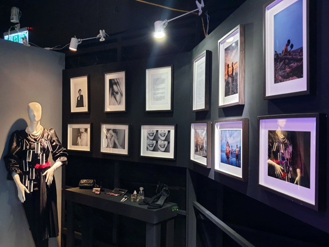 义守大学传设原民班「灵源」毕业展，结合静态与动态的展览，呈现“原”创魅力与原住民族文化的多样面貌。(图/义守大学提供)