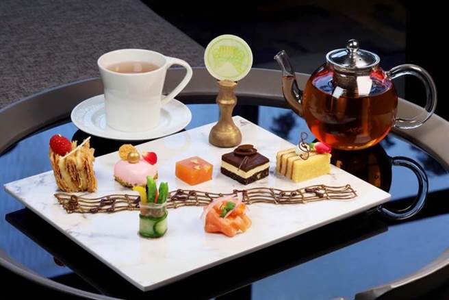 高雄萬豪酒店皇怡咖啡廳的金曲獎在高雄 Canape套組，大受民眾歡迎。（柯宗緯翻攝）