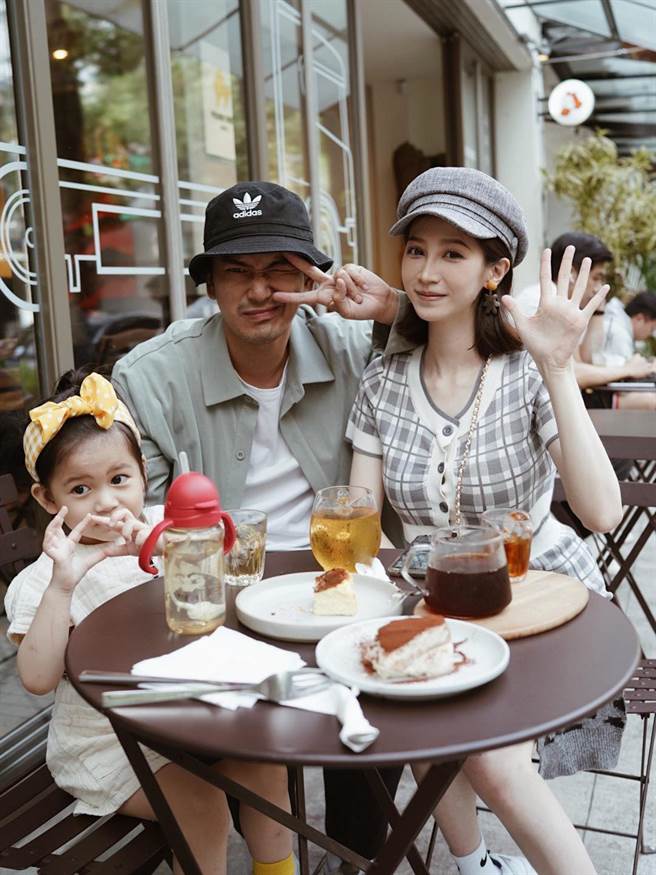 潘逸安夫妻與女兒互動十分有趣。（艾迪昇傳播提供）