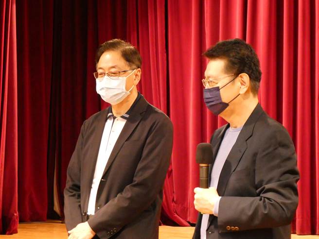 恩恩案延燒，成為藍綠究責大戰。中廣董事長趙少康上午表示，恩恩急救過程為什麼搞這麼久？這件事情要認真檢討，中央與地方都有責任，中央與地方有問題就道歉解決，推來推去於事無補，不要把他變成政治問題互打，對死者也不敬。（周志豪攝）