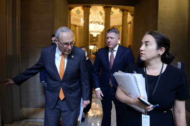 图为民主党籍参议院多数党领袖舒默（Chuck Schumer）。(图／路透社)
