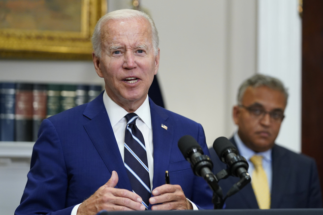 華府智庫「美國企業研究所」新書內文警告，拜登政府在與中國可能發生武裝衝突所做的準備恐怕是完全錯誤的，說對北京的戰爭可能會比官員們意識到的要長久得多。(圖／美聯社)