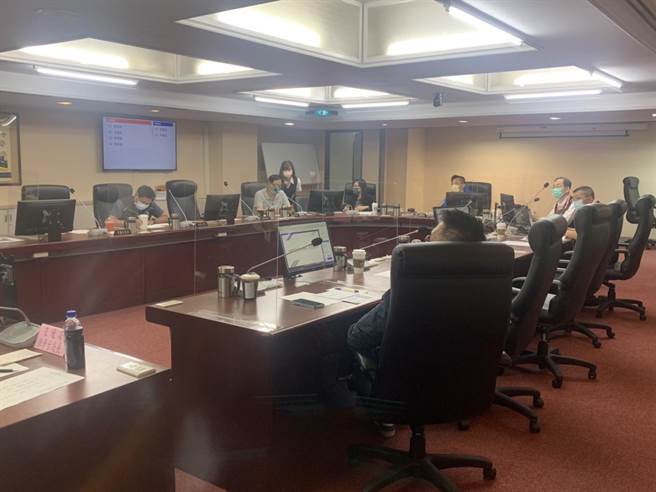 台北市议会交通委员会上午举行「机车道路平权」座谈会。（黄婉婷摄）